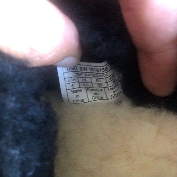 UGG - Picture 3 of 4